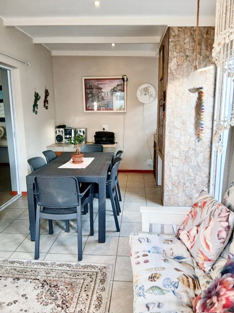 2 Bedroom Property for Sale in Sandbaai Western Cape